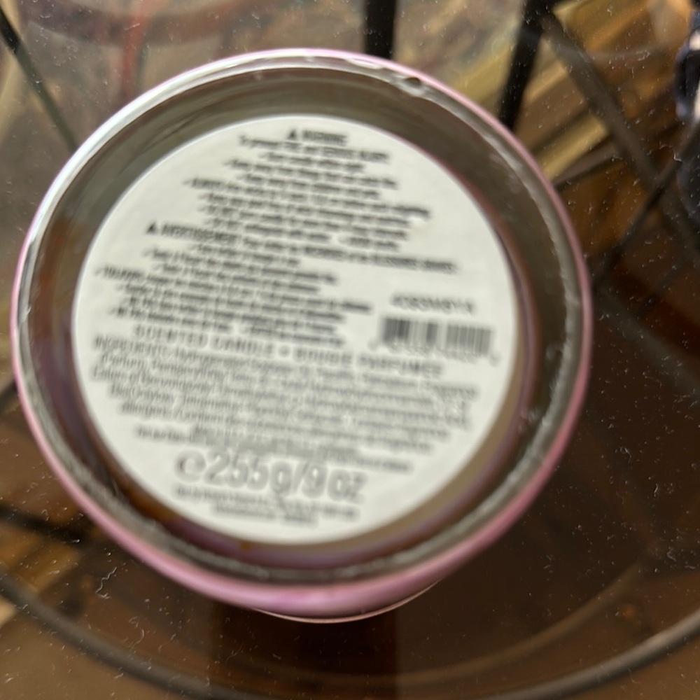 Victoria's Secret Velvet Petals Floral Candle - Picture 6 of 6